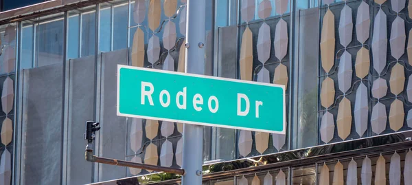 Rodeo fahren Straßenschild in Biberhügel — Stockfoto