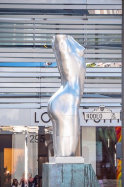 Beverly Hills Rodeo Drive'da kadın vücut heykeli - California, Amerika Birleşik Devletleri - 18 Mart 2019