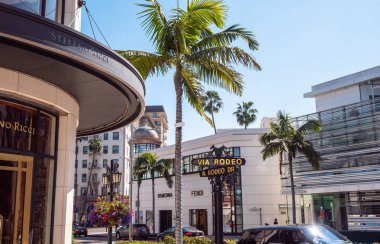 Beverly Hills Rodeo Drive Fendi ve Rimowa mağaza - California, Amerika Birleşik Devletleri - Mart 18, 2019