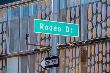 Beverly Hills Rodeo Drive sokak işareti - California, Amerika Birleşik Devletleri - 18 Mart 2019