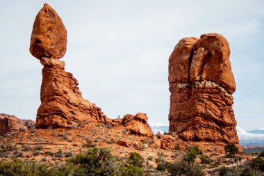 Utah 'taki Arches Ulusal Parkı' nda kaya dengeleme - seyahat fotoğrafçılığı