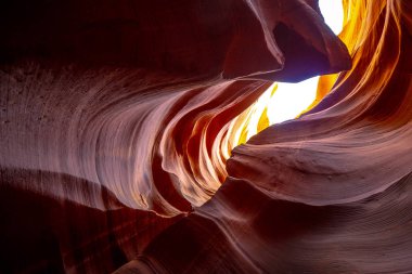 Antilop Kanyonu 'ndaki eğri kumtaşı oluşumları - seyahat fotoğrafçılığı