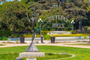 Santa Monica Blvd'de Beverly Hills tabelası - California, Amerika Birleşik Devletleri - 18 Mart 2019