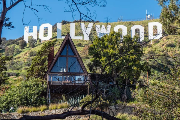 Klein Huis Hollywood Sign California Verenigde Staten Maart 2019 — Stockfoto