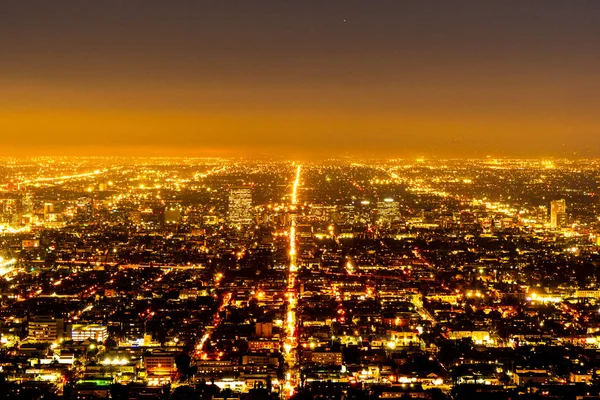 ハリウッドヒルズからロサンゼルスのダウンタウン上空を見る 旅行写真 — ストック写真