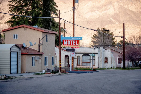 Timberline Motel en el histórico pueblo de Lone Pine - LONE PINE CA, Estados Unidos - 29 de MARZO de 2019 — Foto de Stock