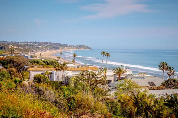 Exclusive mansions at Malibu beach at the Pacific Coast Highway — Stock Photo, Image