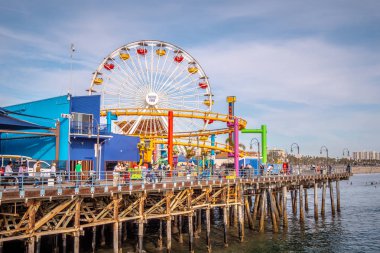 Los Angeles 'taki Santa Monica iskelesinde dönme dolap - LOS ANGELES, ABD - 29 Mart 2019