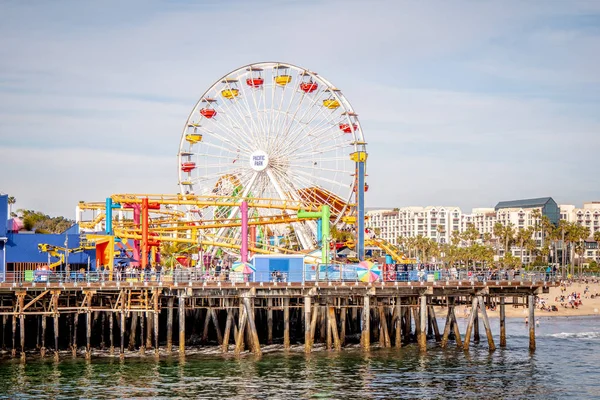 Los Angeles 'taki Santa Monica iskelesinde dönme dolap - LOS ANGELES, ABD - 29 Mart 2019 — Stok fotoğraf