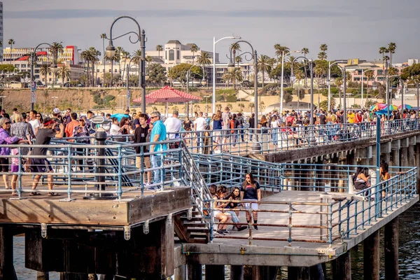 Santa Monica Pier in Los Angeles - LOS ANGELES, USA - 29. MÄRZ 2019 — Stockfoto