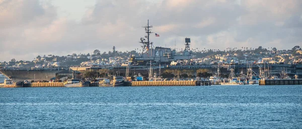 USS Midway museums historiska hangarfartyg - CALIFORNIA, USA - 18 mars 2019 — Stockfoto