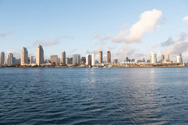 Skyline of San Diego széles látószögű nézet - CALIFORNIA, USA - MÁRCIUS 18, 2019 — Stock Fotó