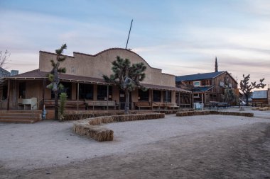 Kaliforniya Pioneertown 'daki tarihi ahşap binalar - CALIFORNIA, ABD - 18 Mart 2019