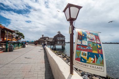 Okyanus kıyısındaki San Diego Liman Köyü - CALIFORNIA, ABD - 18 Mart 2019