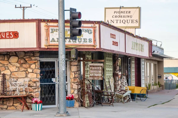 Malá vesnička v údolí Yucca v kaňonu Morongo - CALIFORNIA, USA - MARCH 18, 2019 — Stock fotografie