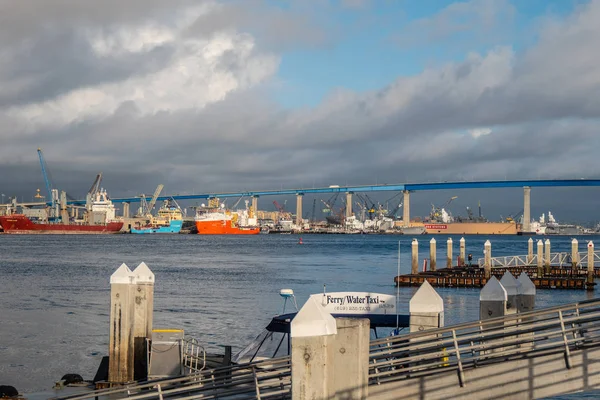 Utsikt över hamnen i San Diego - CALIFORNIA, USA - 18 mars 2019 — Stockfoto