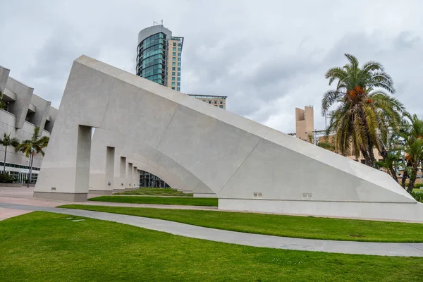 Arquitectura moderna en el Centro de Convenciones de San Diego - CALIFORNIA, Estados Unidos - 18 DE MARZO DE 2019 — Foto de Stock