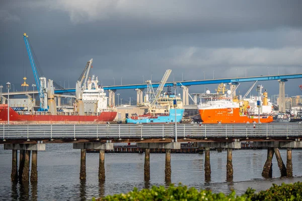 San Diego hamn - vy från Coronado - CALIFORNIA, USA - 18 mars 2019 — Stockfoto