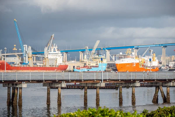 San Diego hamn - vy från Coronado - CALIFORNIA, USA - 18 mars 2019 — Stockfoto