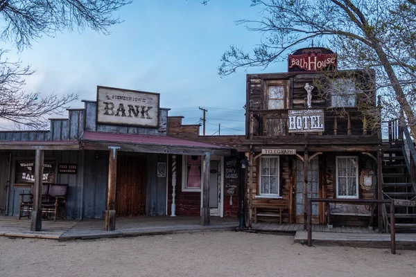 Calfornia 'daki Morongo Havzası' ndaki Pioneertown - CALIFORNIA, ABD - 18 Mart 2019