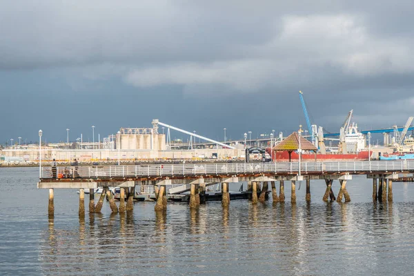 科罗纳多百老汇码头与渡轮着陆点-加州，美国- 2019年3月18日 — 图库照片