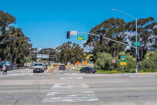 Road to Mexico at San Ysidro - CALIFORNIA, Verenigde Staten - 18 maart 2019 — Stockfoto