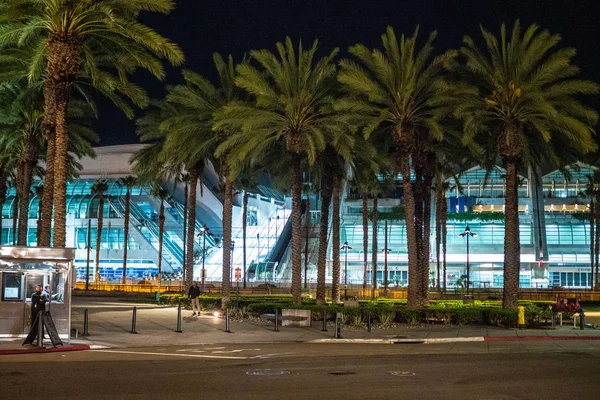 Centro de Convenciones de San Diego por la noche - CALIFORNIA, Estados Unidos - 18 DE MARZO DE 2019 — Foto de Stock