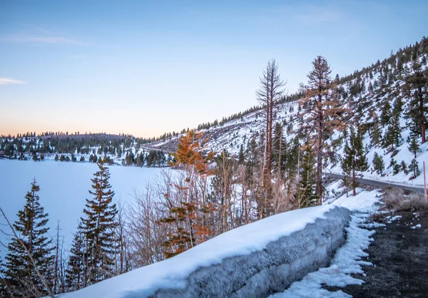 Lac Juna gelé à la forêt nationale d'Inyo — Photo