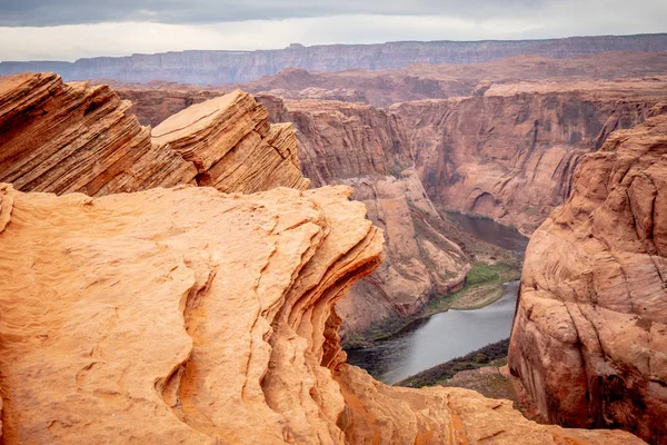 Βραχώδες τοπίο στο Horseshoe Bend στην Αριζόνα — Φωτογραφία Αρχείου