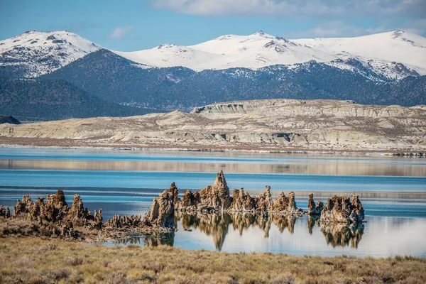 Lago Mono en el este de Sierra Nevada — Foto de Stock