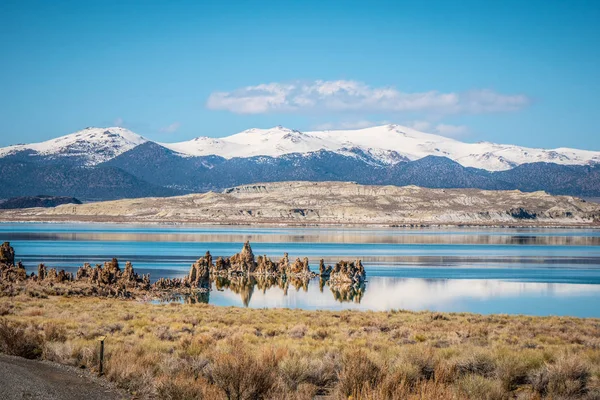 Lago Mono en el este de Sierra Nevada — Foto de Stock