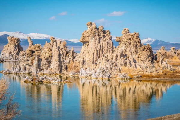 Mono λίμνη με καταπληκτική πύργους Tufa του — Φωτογραφία Αρχείου