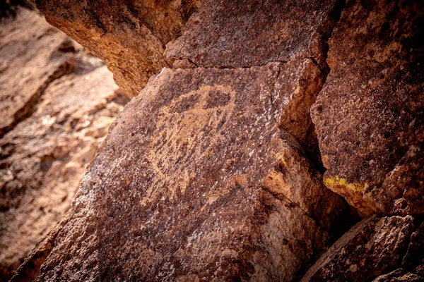 Spettacolari nativi americani Petroglyohs a Chalfant Valley — Foto Stock