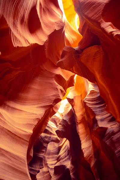 Incredibili strutture in pietra arenaria nel Canyon dell'Antelope Superiore — Foto Stock