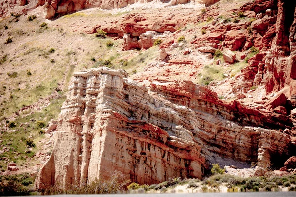 Malownicze pustynne klify i tyłki w Parku Stanowym Red Rock Canyon — Zdjęcie stockowe