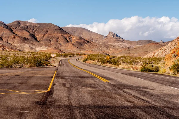 Estrada panorâmica através do Parque Nacional do Vale da Morte — Fotografia de Stock
