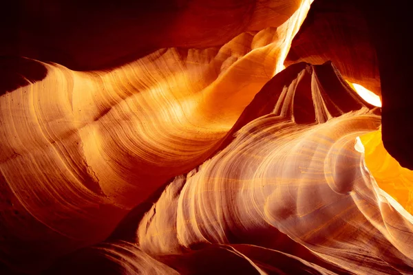 Incredibili strutture in pietra arenaria nel Canyon dell'Antelope Superiore — Foto Stock