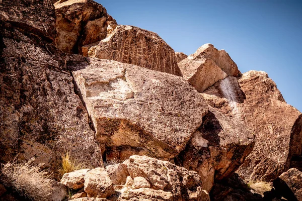 Starověké Petroglyfy v Chalfant Valley ve východní Sierře — Stock fotografie