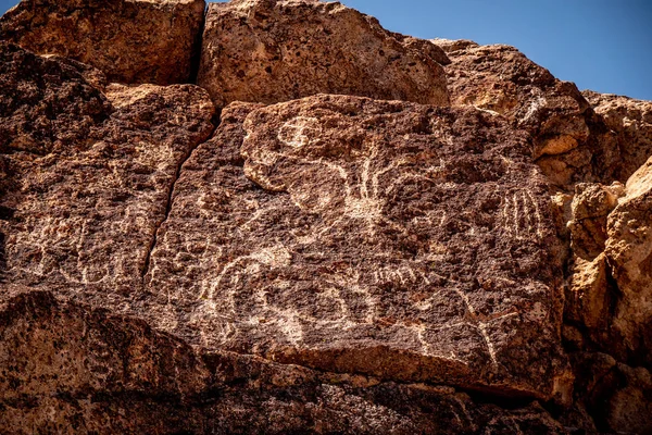 Pétroglyphes à Chalfant Valley dans l'est de la Sierra — Photo