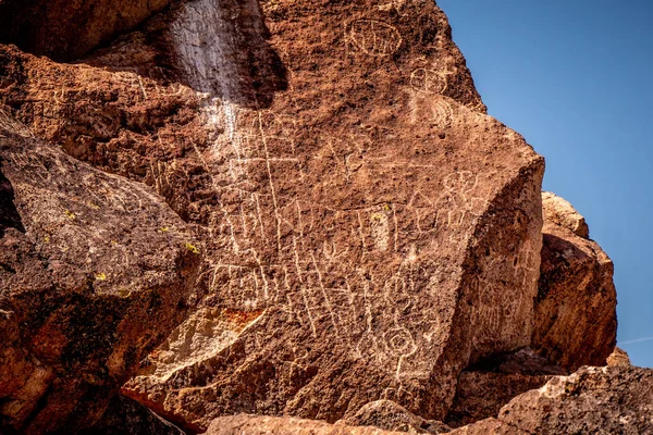 Starověké Petroglyfy v Chalfant Valley ve východní Sierře — Stock fotografie