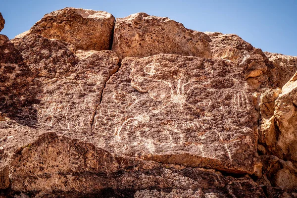 Petroglyfy v údolí Chalfant ve východním Sierra — Stock fotografie