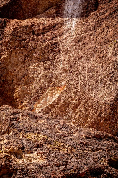 Spektakuläre indianische Petroglyos im Chalfant Valley — Stockfoto