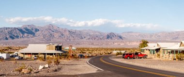 Stovepipe Wells 'in Ölüm Vadisi' ndeki sokak manzarası - Beatty, ABD - 29 Mart 2019