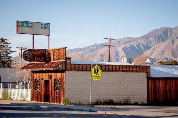 Drogéria a történelmi Lone Pine faluban - LONE PINE CA, USA - 2019. március 29. — Stock Fotó
