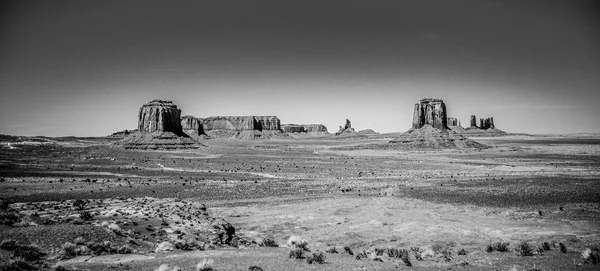 Famoso Monument Valley en el desierto de Utah —  Fotos de Stock