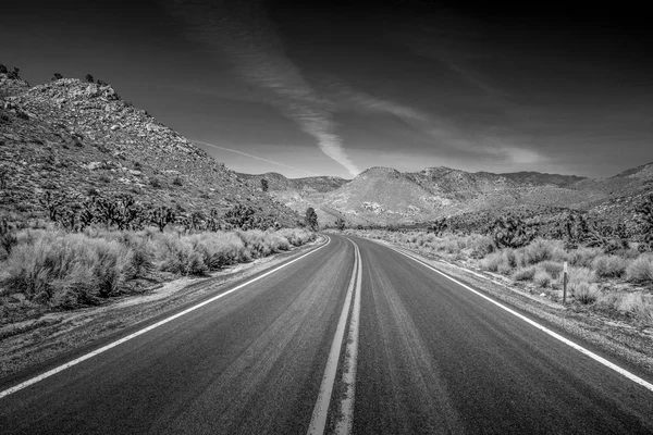 Rota panorâmica pelo deserto em Sequoia, na Califórnia — Fotografia de Stock