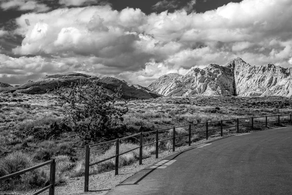 Montañas rojas en Snow Canyon en Utah — Foto de Stock