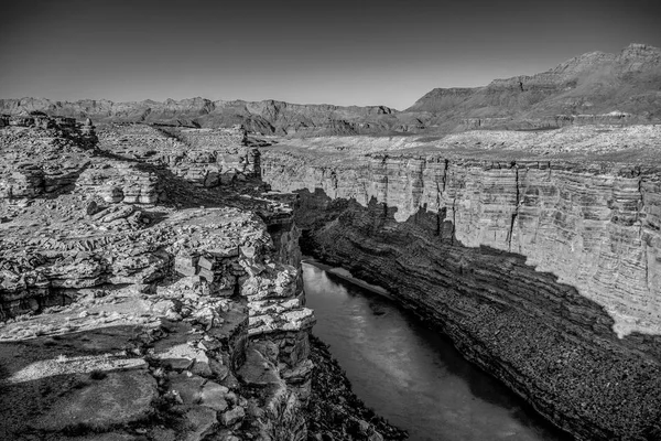 Colorado river runs through the canyon — Stock Photo, Image