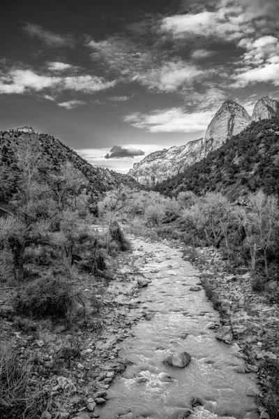 Zion Canyon nello Utah - paesaggi mozzafiato — Foto Stock