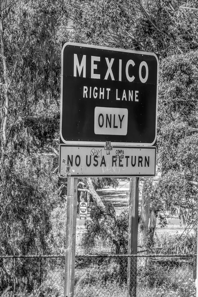 Cartel callejero en la frontera mexicana —  Fotos de Stock